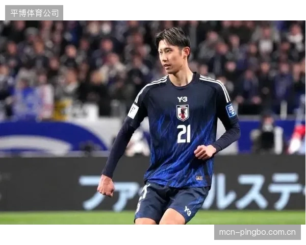 伊藤洋辉与板仓滉搭档中卫，日本队德甲防线面临世界杯考验。